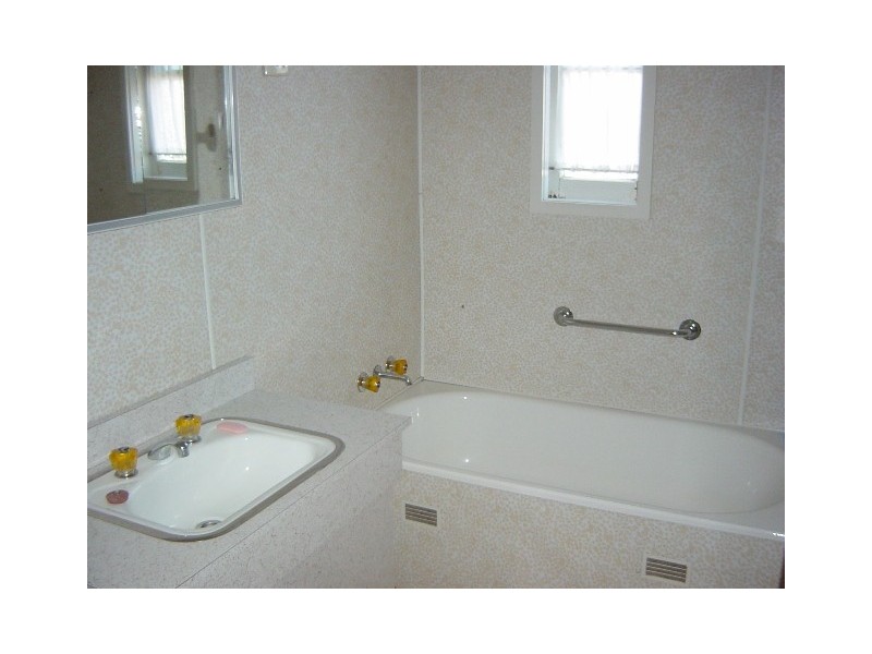 124 Macquarie St, Morisset NSW 2264