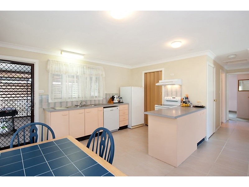 1 Churchill Crescent, Windermere Park NSW 2264