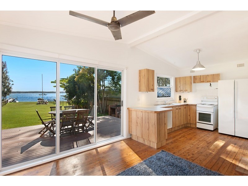73 Grand Parade, Bonnells Bay NSW 2264