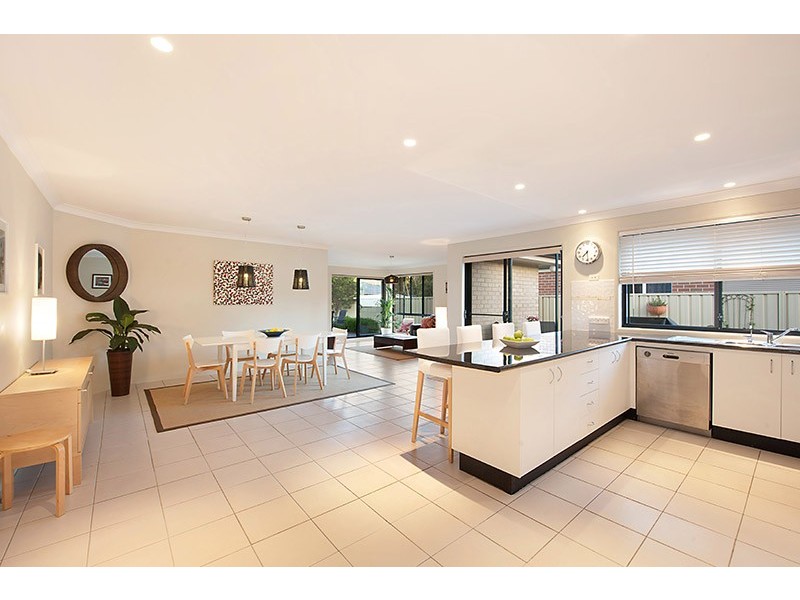 17 Victoria Street, Windermere Park NSW 2264