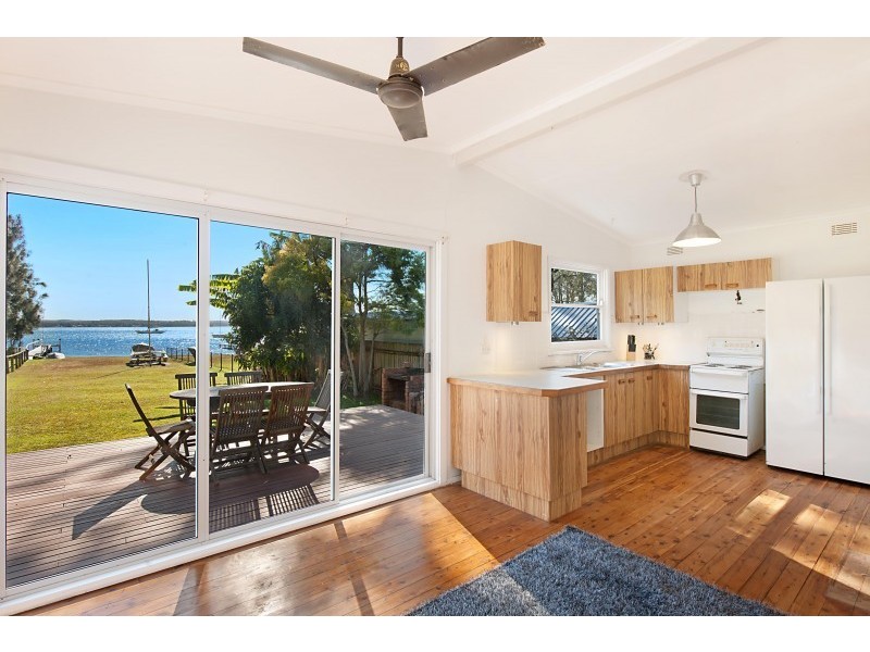 73 Grand Parade, Bonnells Bay NSW 2264