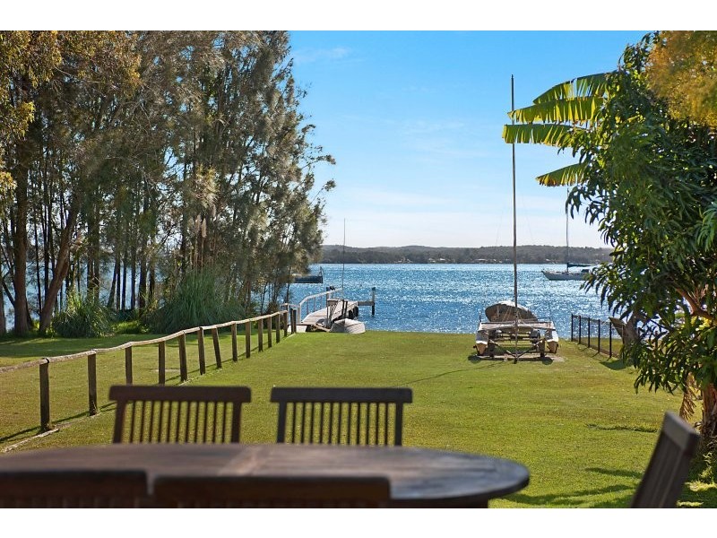 73 Grand Parade, Bonnells Bay NSW 2264