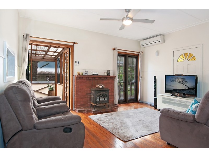 165 Grand Parade, Bonnells Bay NSW 2264