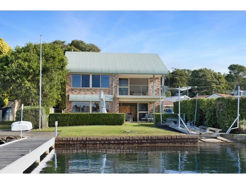 19 Waterside Avenue, Sunshine NSW 2264