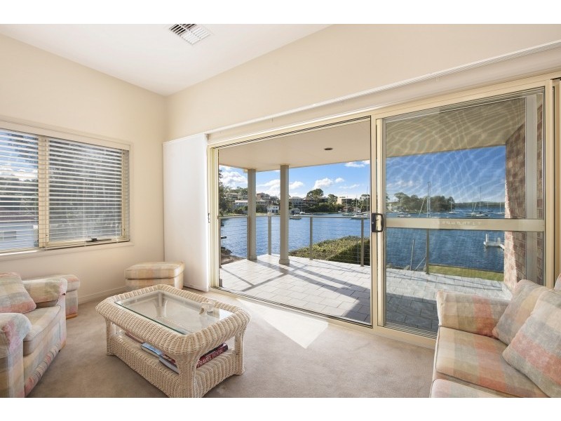 19 Waterside Avenue, Sunshine NSW 2264