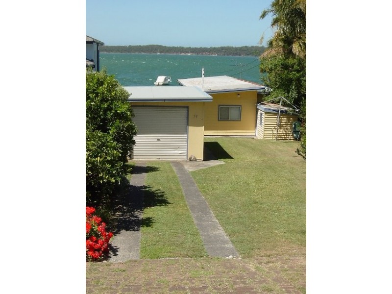 37 Waterside Avenue, Sunshine NSW 2264