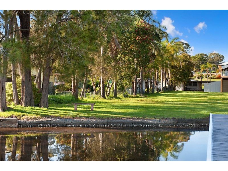 111 Grand Parade, Bonnells Bay NSW 2264