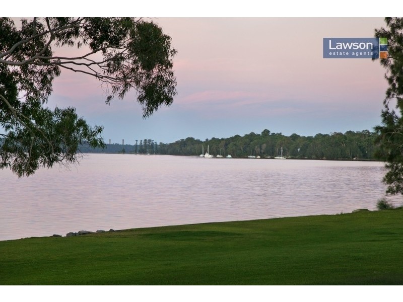 211 Grand Parade, Bonnells Bay NSW 2264