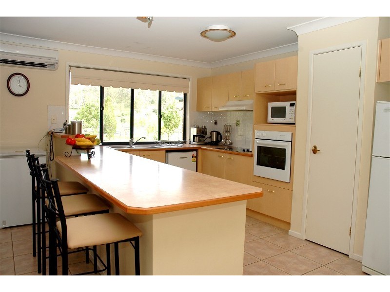 3 Harold McDonald Pl, Samford QLD 4520