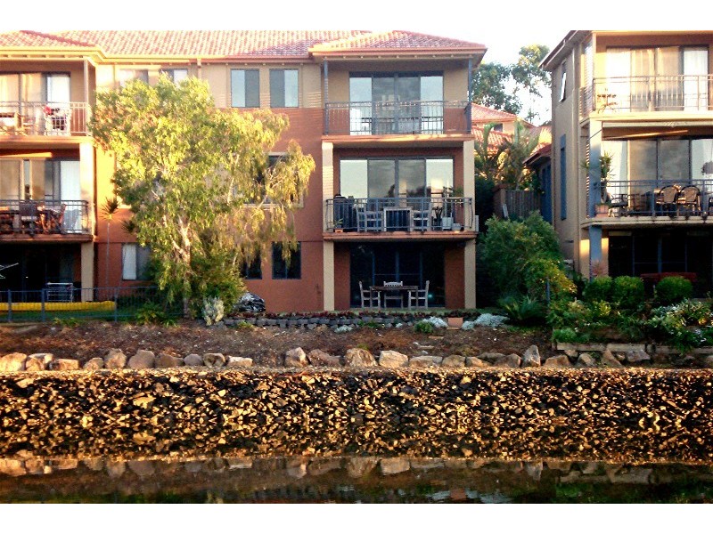 16/4 University Dr, Robina QLD 4226