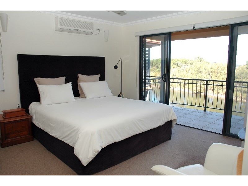 16/4 University Dr, Robina QLD 4226