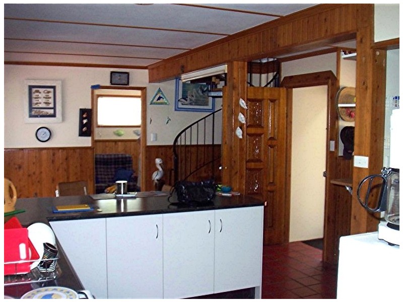 37 Jan St, Macleay Island QLD 4184