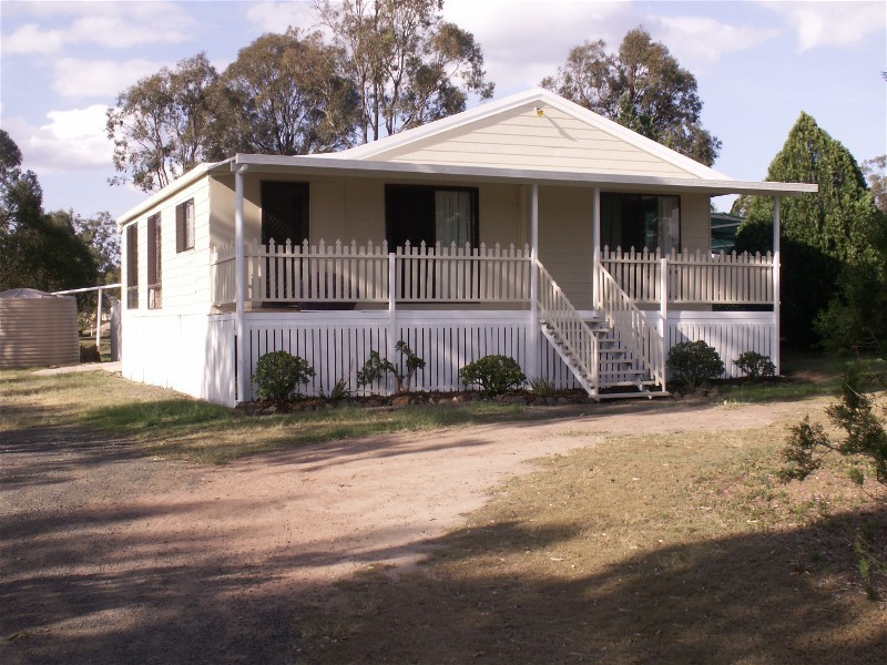 4 Kookaburra Ct, Regency Downs QLD 4341