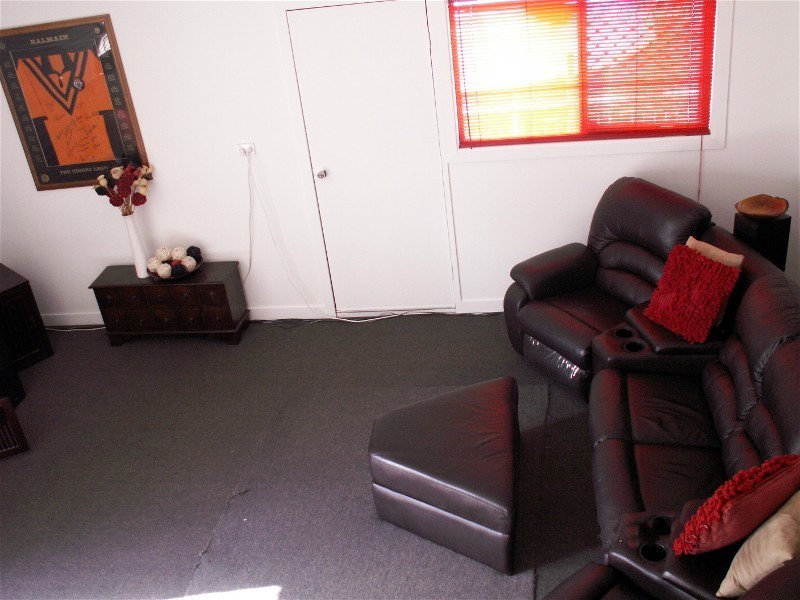 4 Kookaburra Ct, Regency Downs QLD 4341