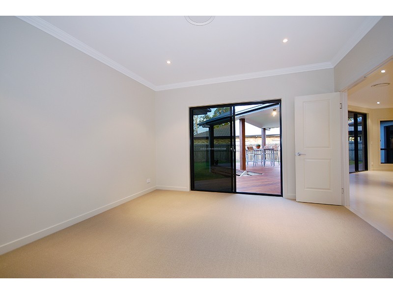 4 Serendipity Cl, Birkdale QLD 4159