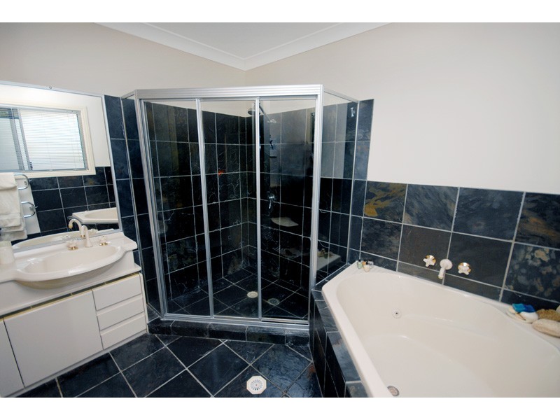 12 Tradewinds Dve, Banksia Beach QLD 4507