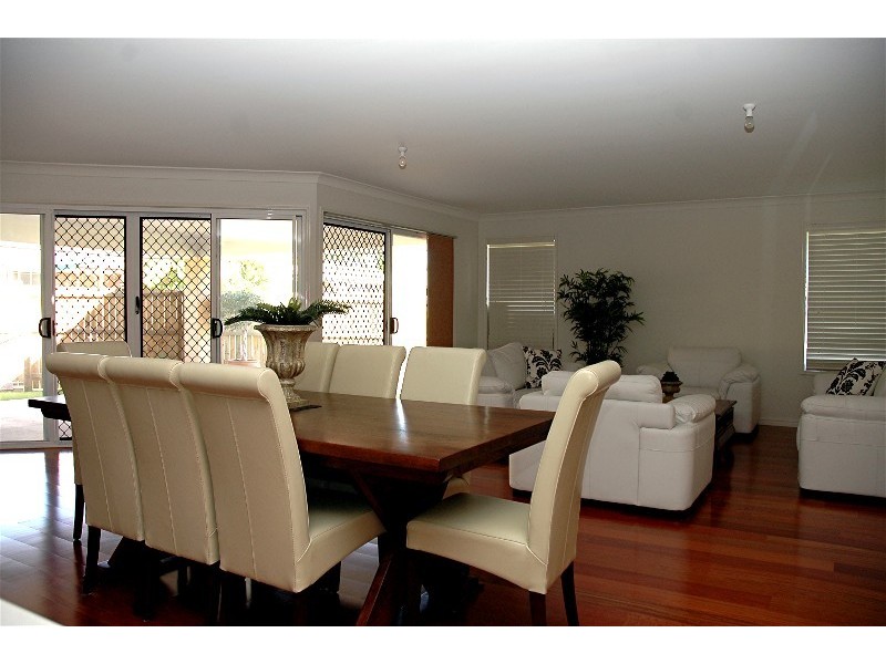 1 Dory Ct, Sandstone Point QLD 4511