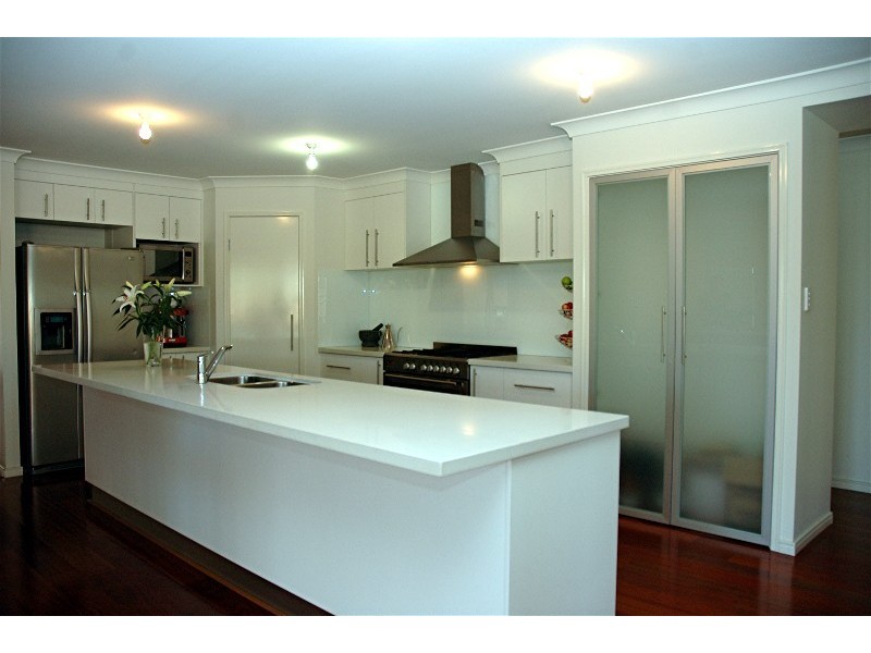 1 Dory Ct, Sandstone Point QLD 4511