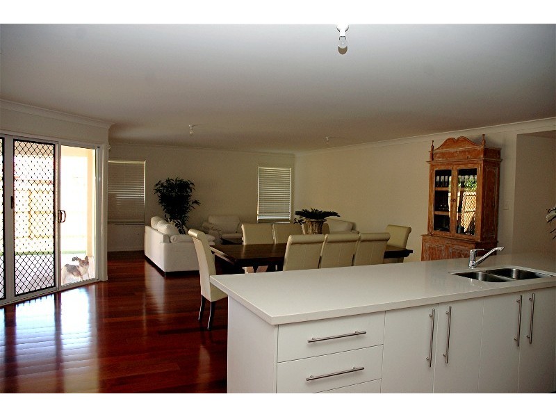 1 Dory Ct, Sandstone Point QLD 4511