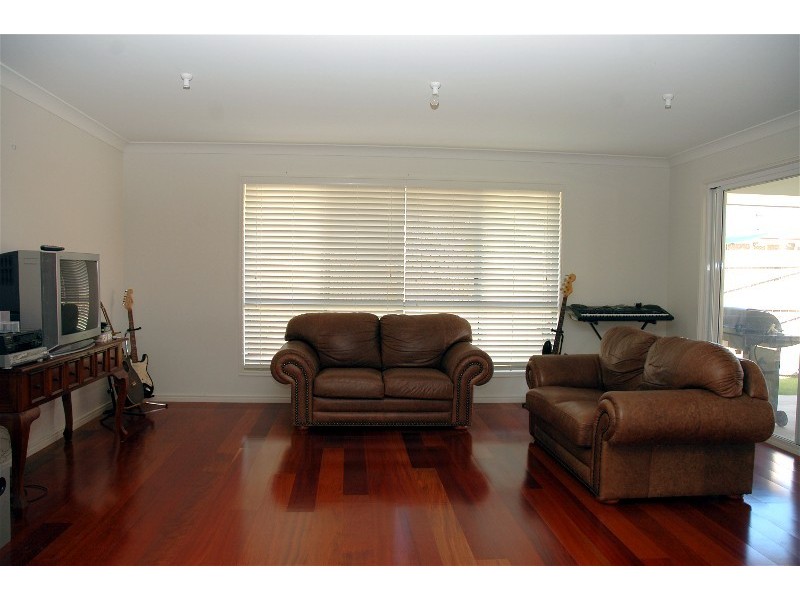 1 Dory Ct, Sandstone Point QLD 4511