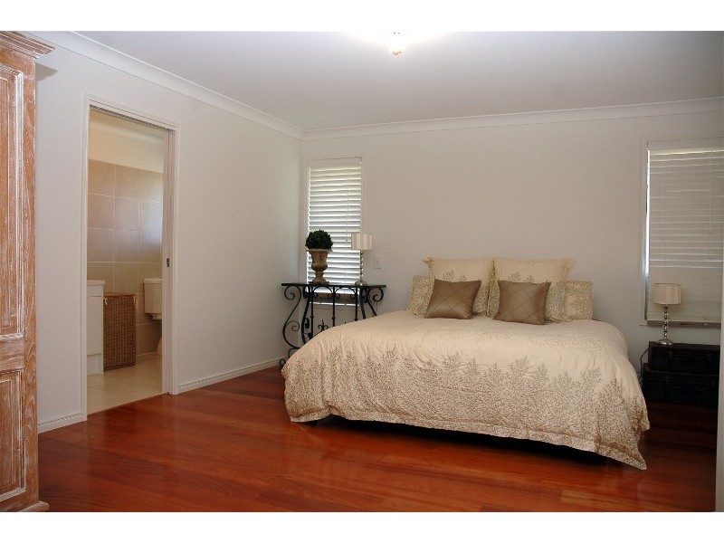 1 Dory Ct, Sandstone Point QLD 4511