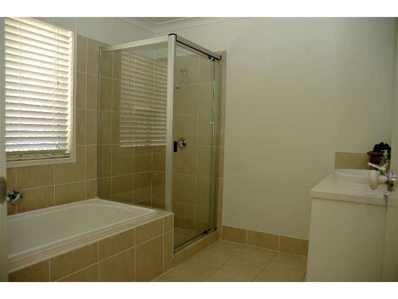 1 Dory Ct, Sandstone Point QLD 4511