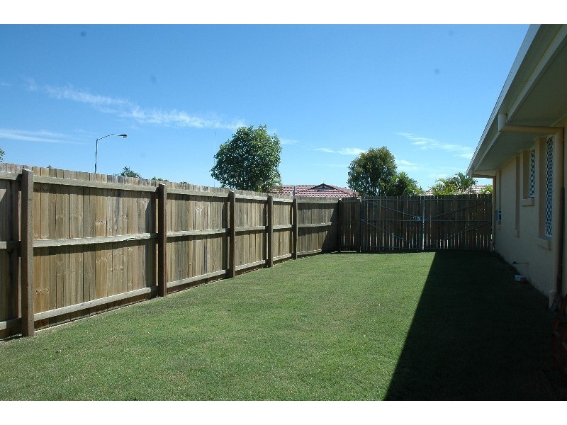 1 Dory Ct, Sandstone Point QLD 4511