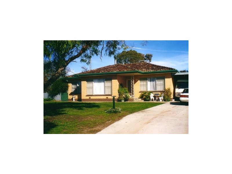 34 Harrow Rd, Edenhope VIC 3318