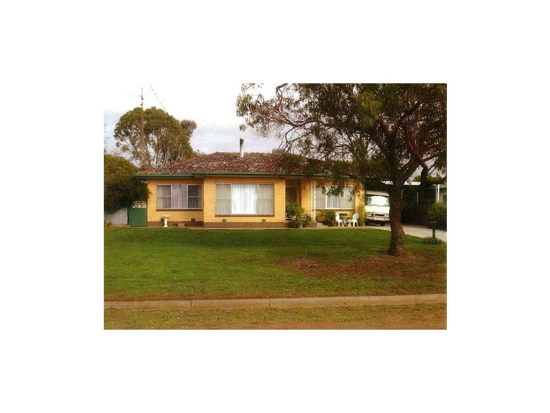 34 Harrow Rd, Edenhope VIC 3318