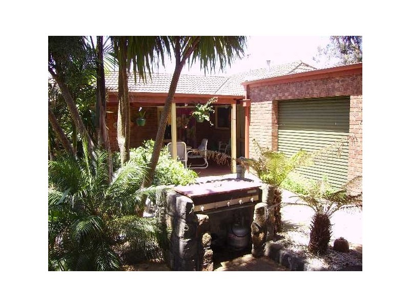 4 Watson Gardens, Berwick VIC 3806