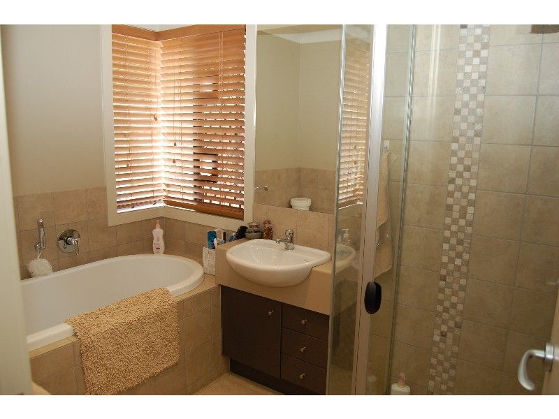 4 Brigadoon Ct, Eatons Hill QLD 4037