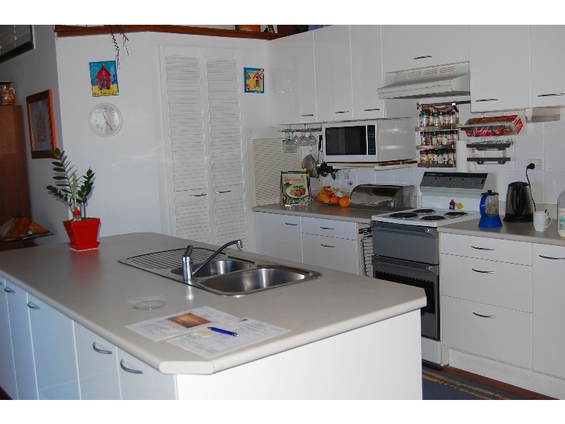 115 Biggs ave, Beachmere QLD 4510