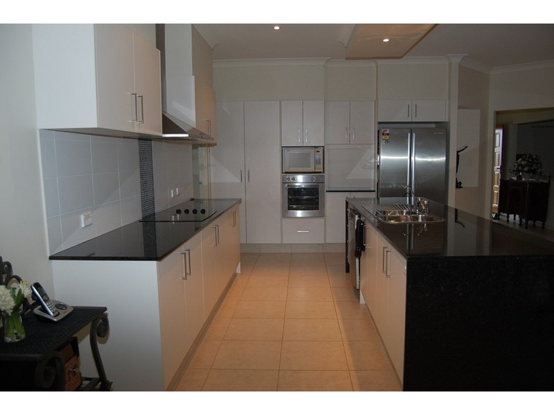 2 Lachlan Drive, Wakerley QLD 4154