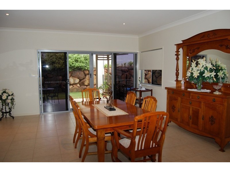 2 Lachlan Drive, Wakerley QLD 4154