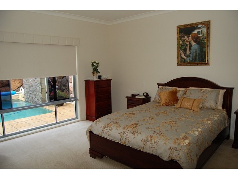 2 Lachlan Drive, Wakerley QLD 4154