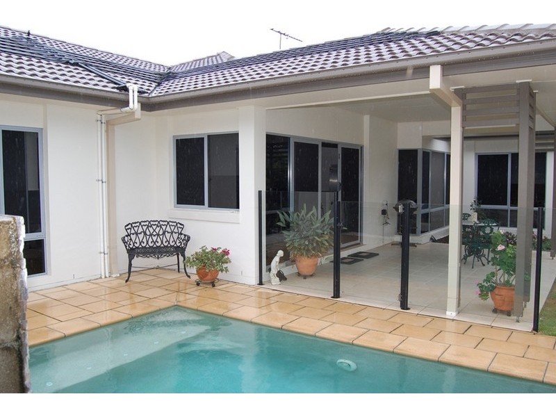 2 Lachlan Drive, Wakerley QLD 4154