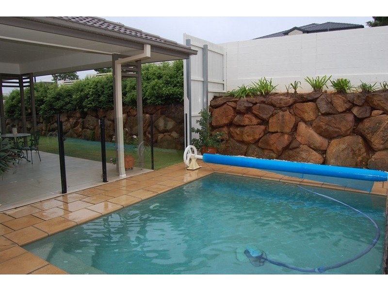 2 Lachlan Drive, Wakerley QLD 4154
