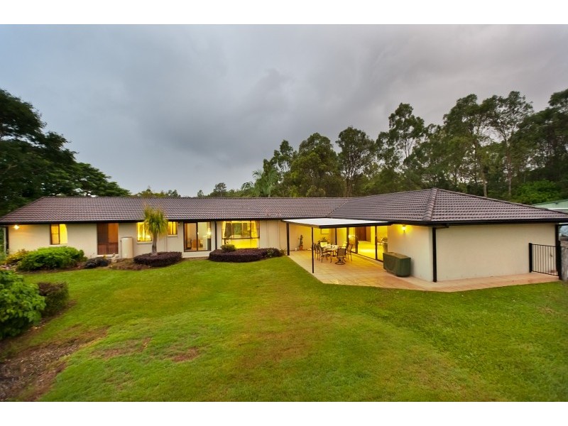 1 Benjamin Cl, Samford Valley QLD 4520