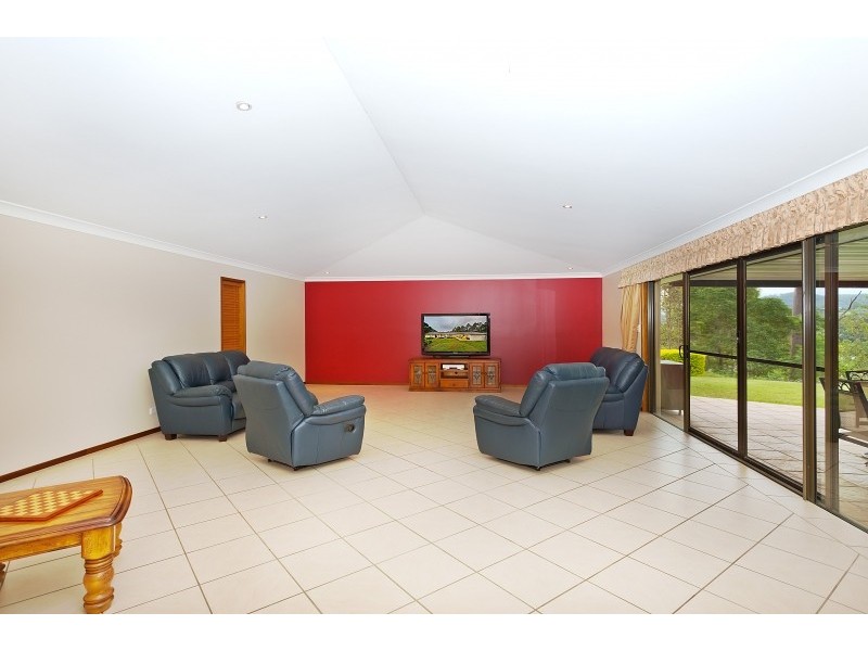 1 Benjamin Cl, Samford Valley QLD 4520