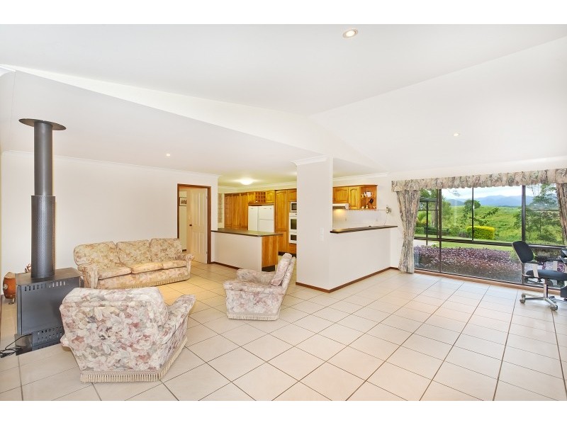 1 Benjamin Cl, Samford Valley QLD 4520