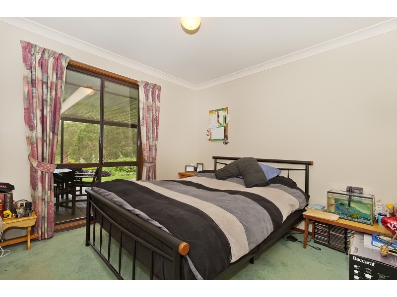 1 Benjamin Cl, Samford Valley QLD 4520