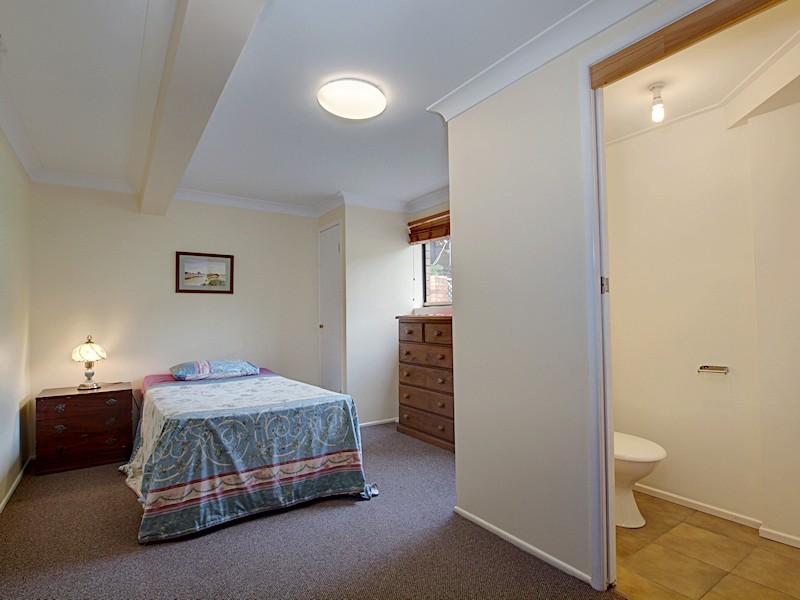 69 Cash Av, Samford QLD 4520