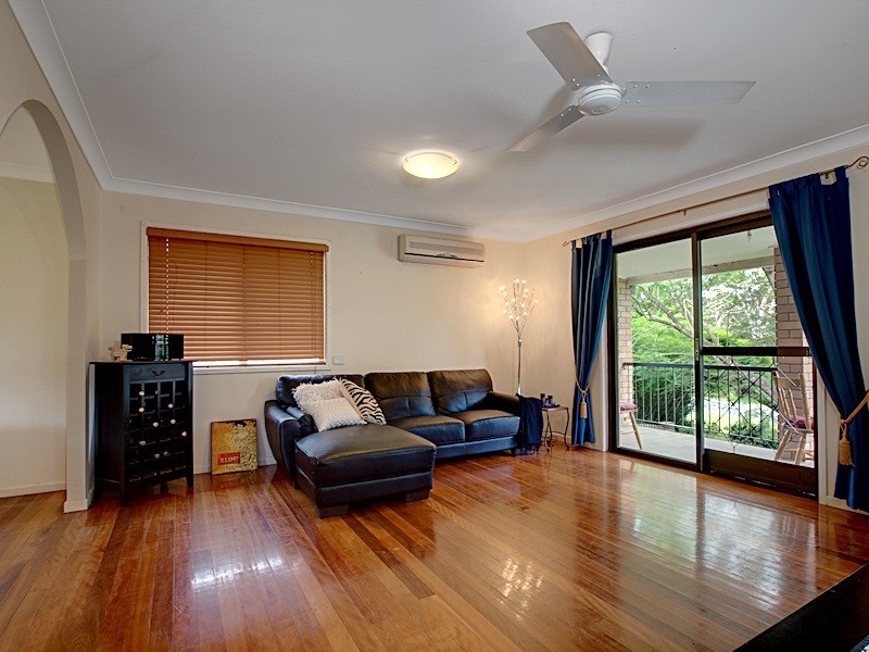 69 Cash Av, Samford QLD 4520