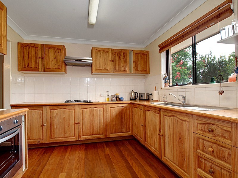 69 Cash Av, Samford QLD 4520