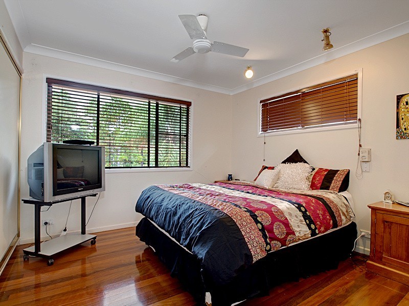 69 Cash Av, Samford QLD 4520
