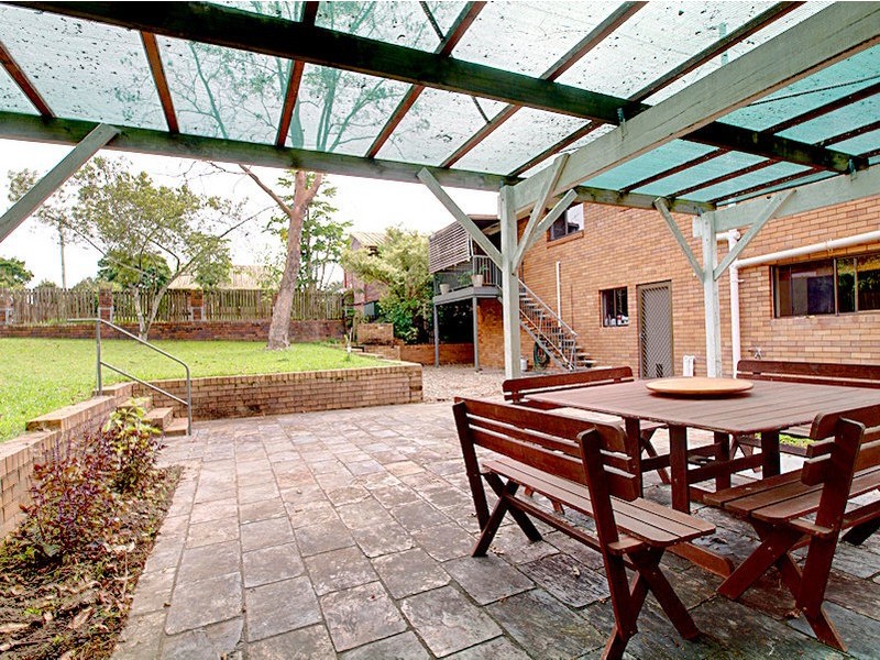 69 Cash Av, Samford QLD 4520