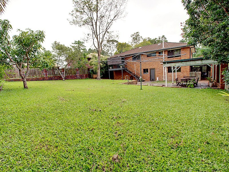 69 Cash Av, Samford QLD 4520