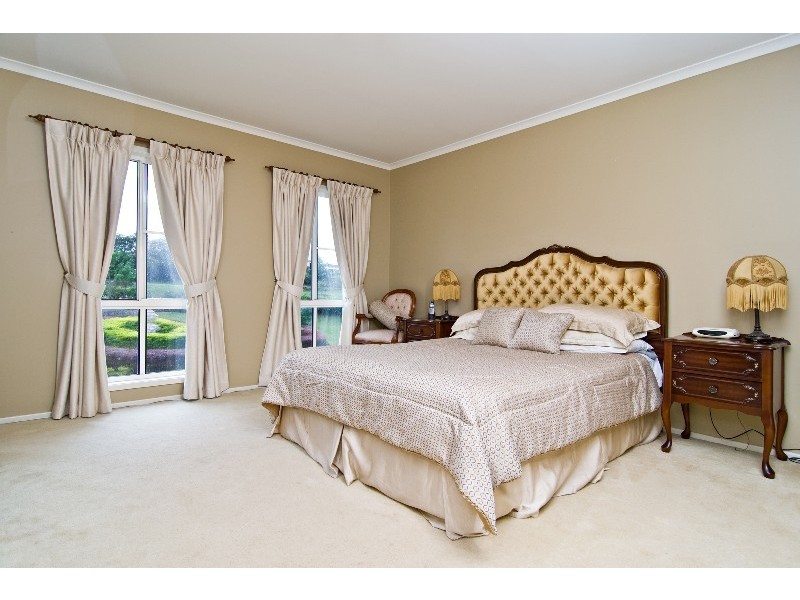 4 Riverine Ct, Samford Valley QLD 4520