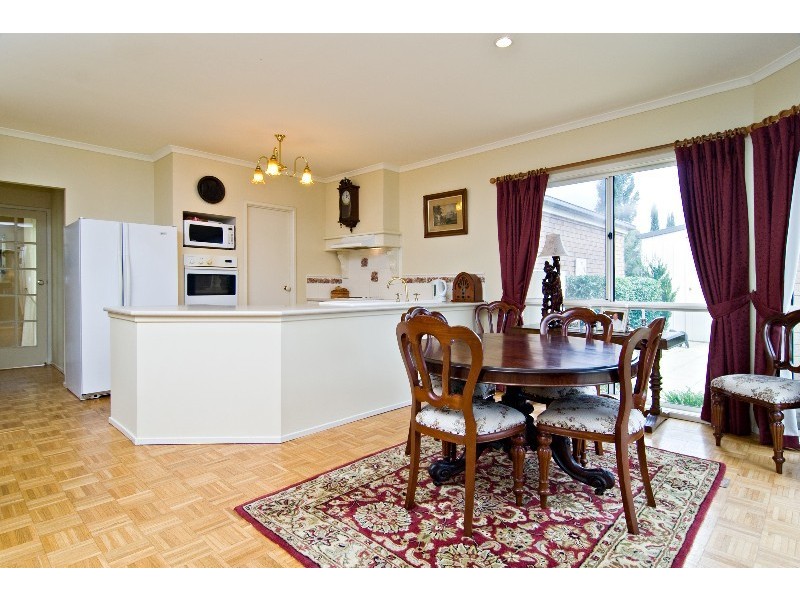 4 Riverine Ct, Samford Valley QLD 4520