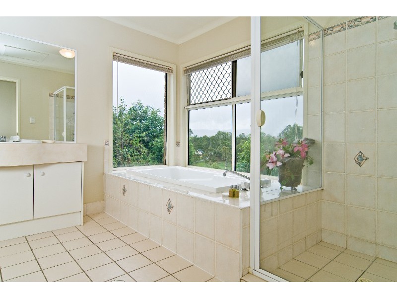 4 Riverine Ct, Samford Valley QLD 4520